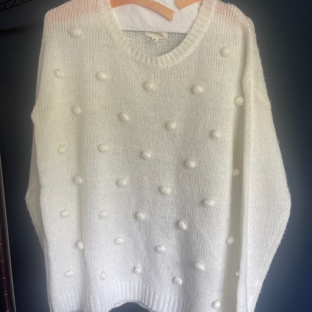 White Crew Neck Bubble Sweater size medium/large